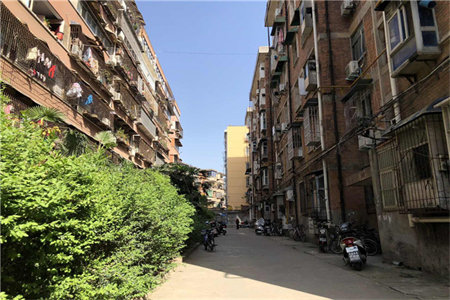 市中华南西花园3室2厅1卫110m2毛坯房